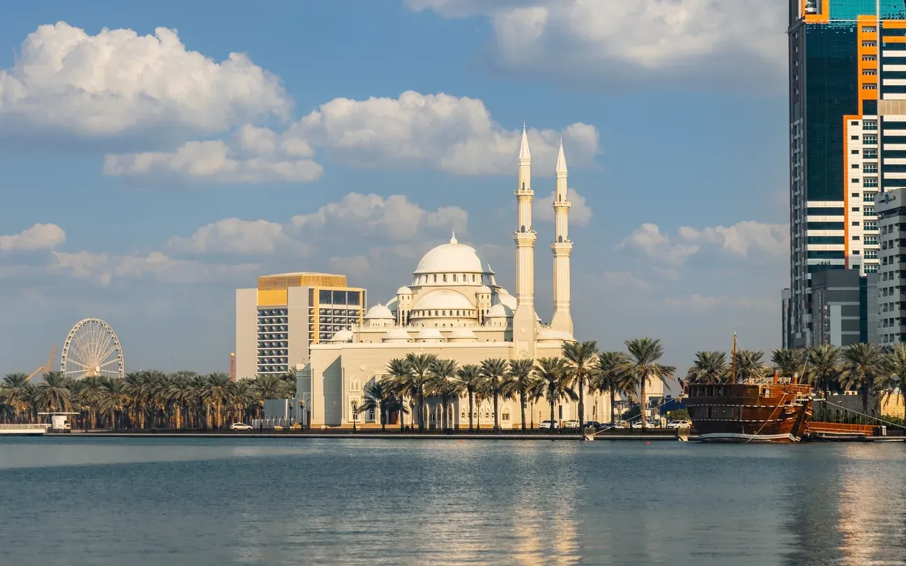 Al Noor Mosque on the Khalid Lagoon in Sharjah