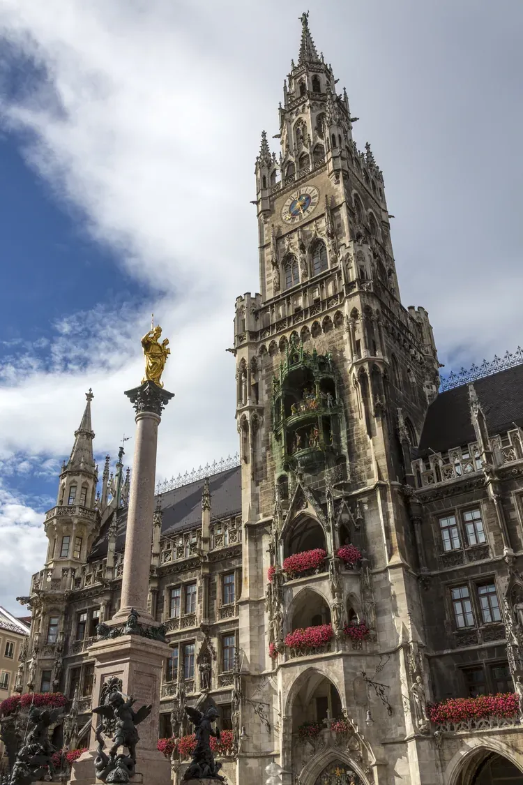 The Altes Rathaus and Mariensaule column in Munich