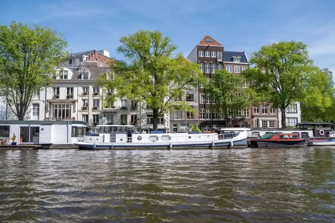 Amsterdam Boat Tour hours