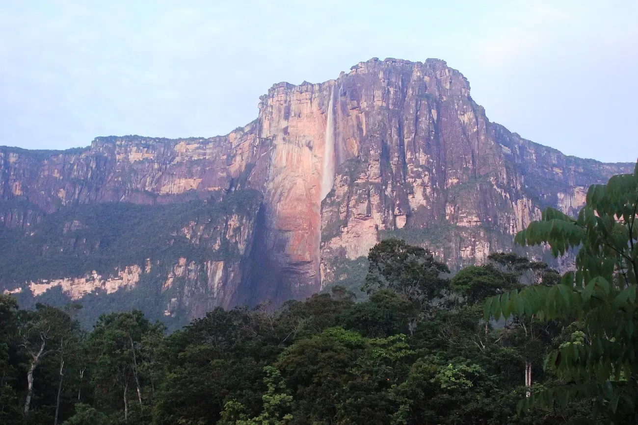 Angel Falls dropping from the cliff of Auyán-tepui in Canaima National Park, Venezuela