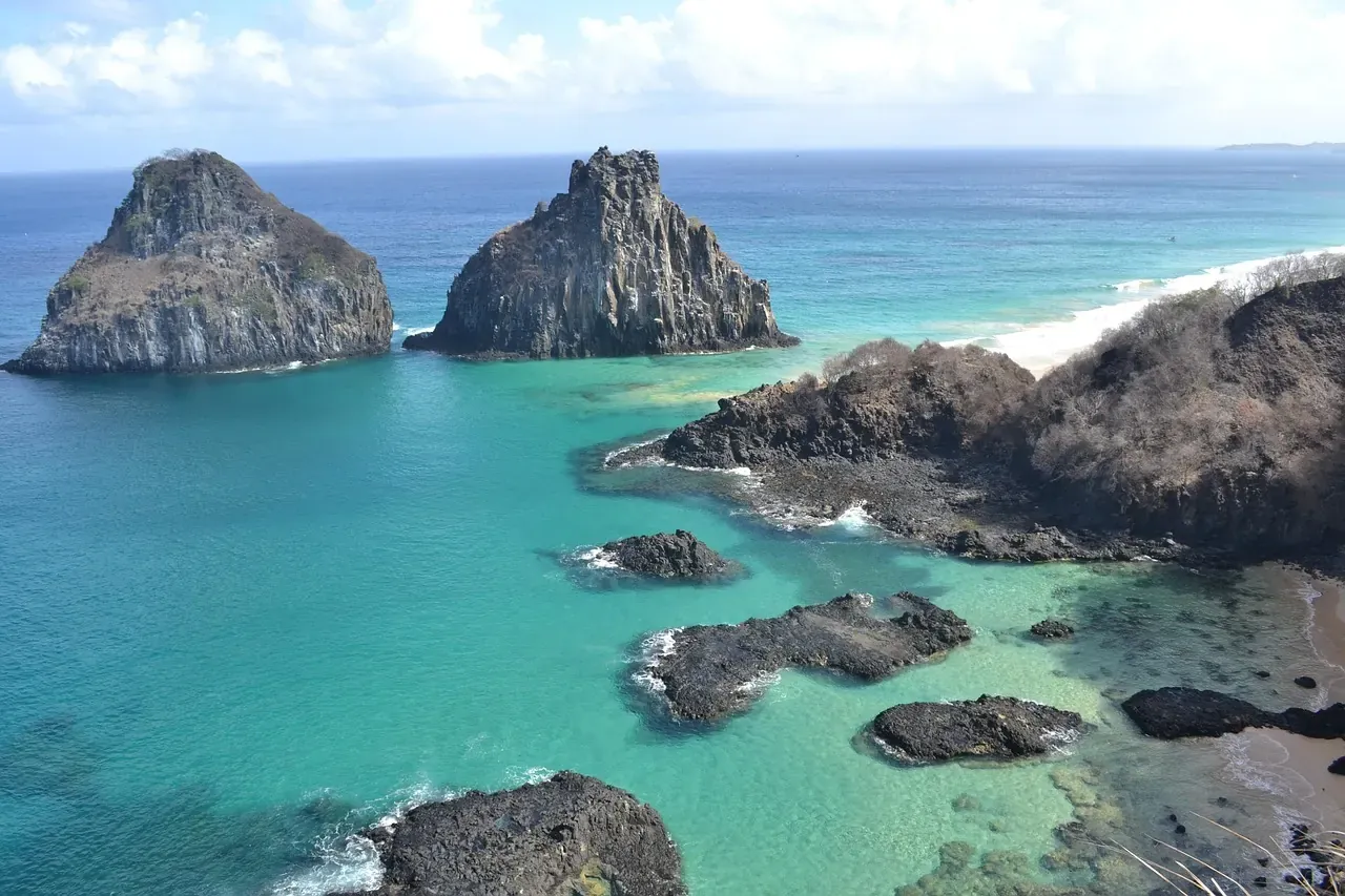 Tidal pools of Baia dos Porcos below the Dois Irmaos rocks at Fernando de Noronha