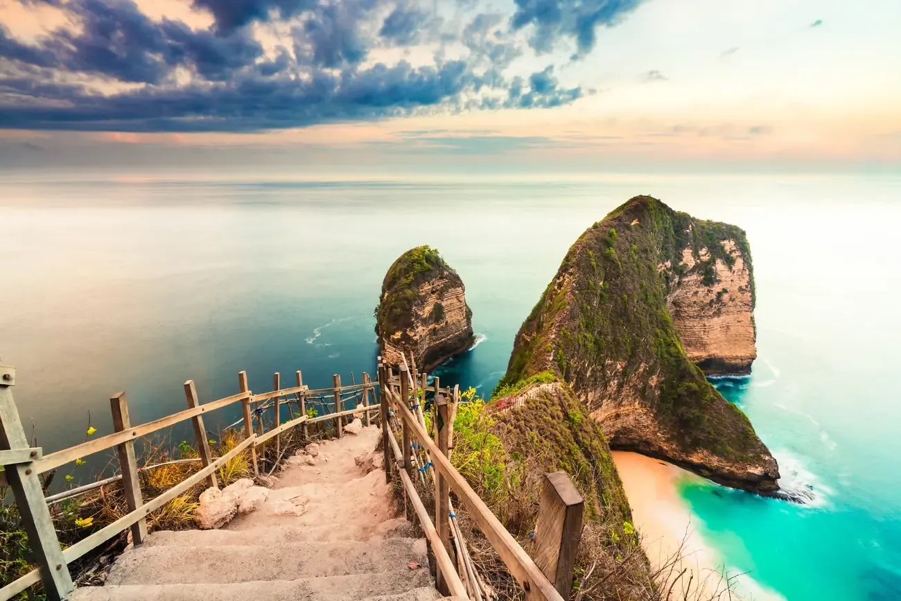 The T-rex shaped cliff of Kelingking Beach on Nusa Penida island, Bali