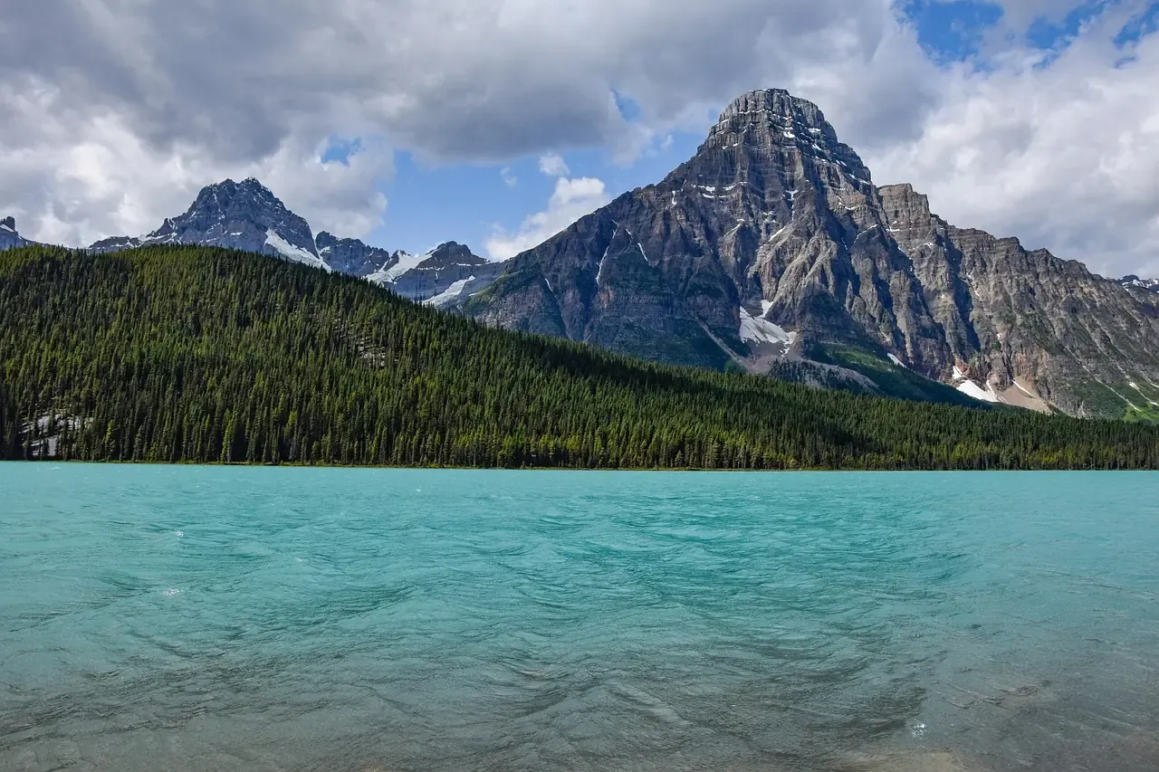 Turquoise water at the Waterfowl Lakes on the Icefields Parkway, Banff National Park