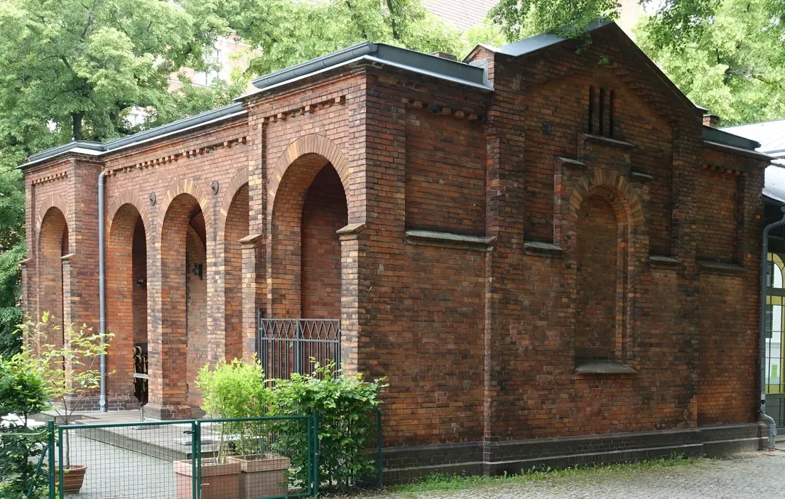 The brick former mortuary building of the Friedrichswerderscher Friedhof cemetery in Berlin, now home to Cafe Strauss