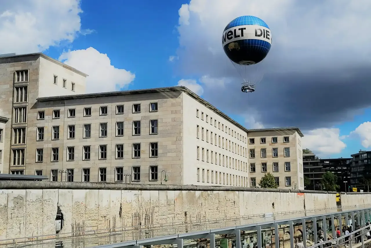 Berlin Wall and Welt Balloon