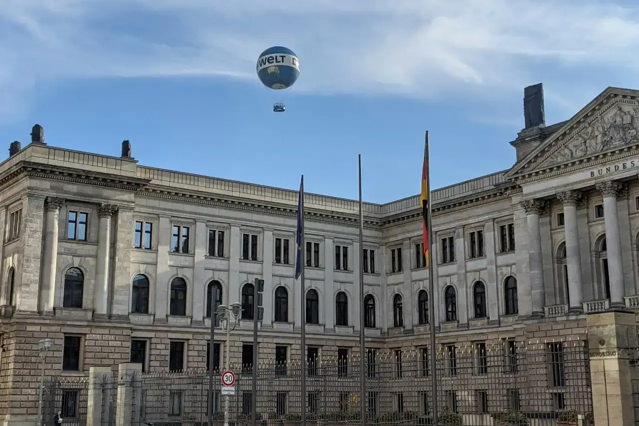Bundesrat building with Welt Balloon