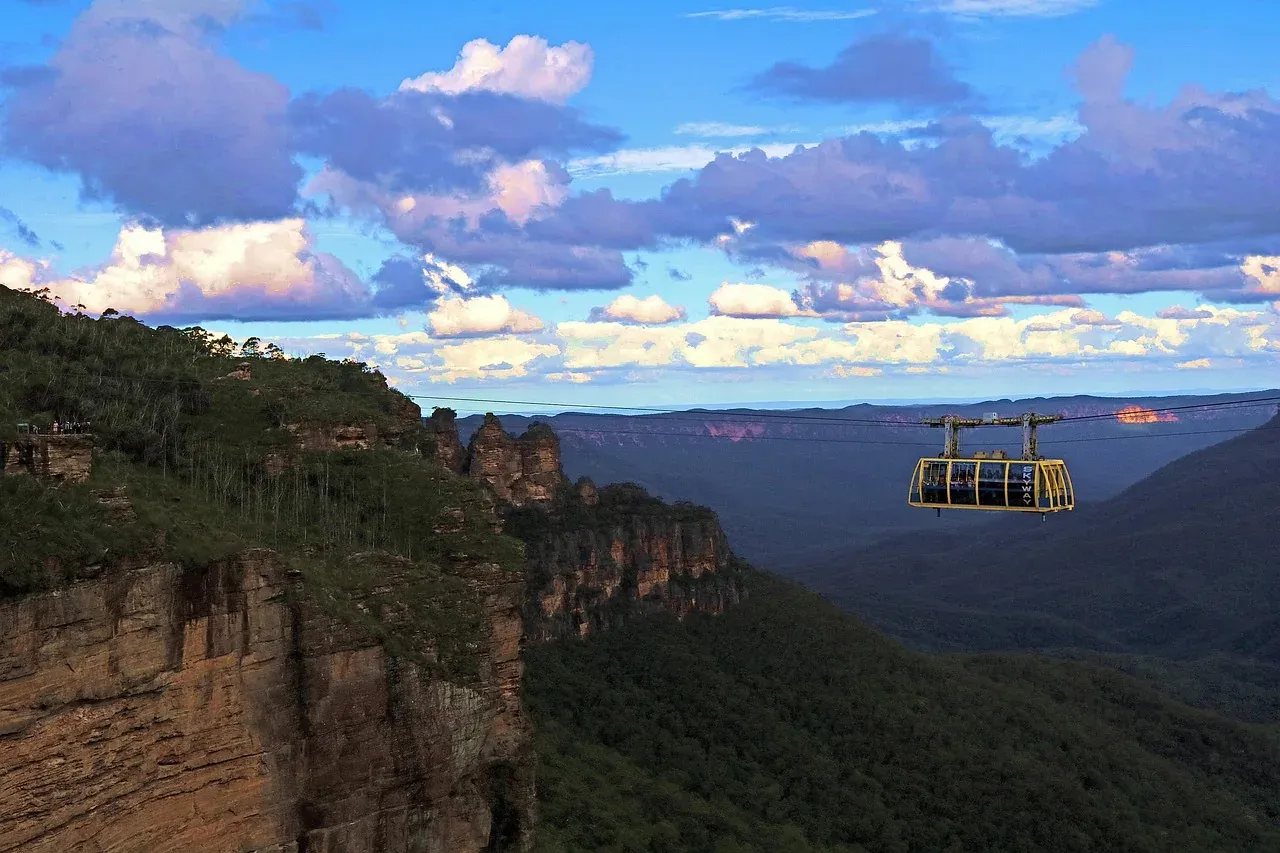 A cable car crossing above the Jamison Valley at Katoomba in the Blue Mountains