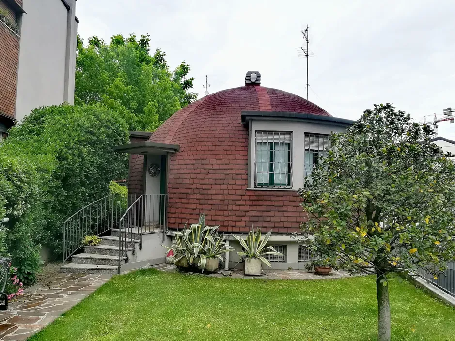 Dome-shaped igloo house with a red tiled roof in the Maggiolina district of Milan