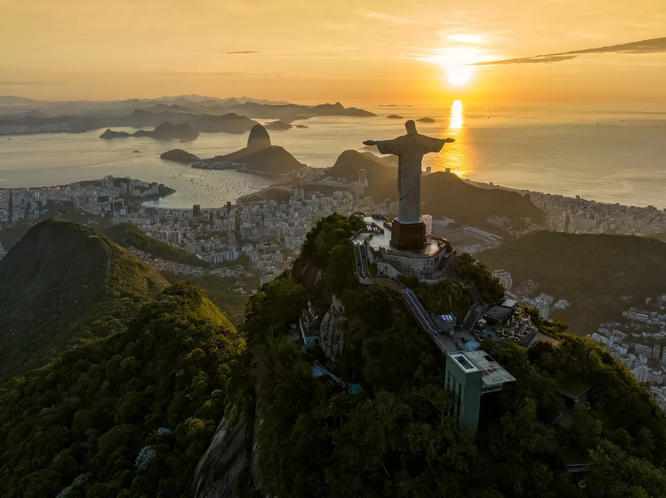 Christ the Redeemer and Sugarloaf Mountain at sunset, Rio de Janeiro