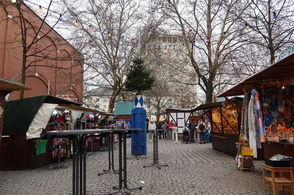 Stalls of the Christmas market at Rotkreuzplatz in Neuhausen, Munich