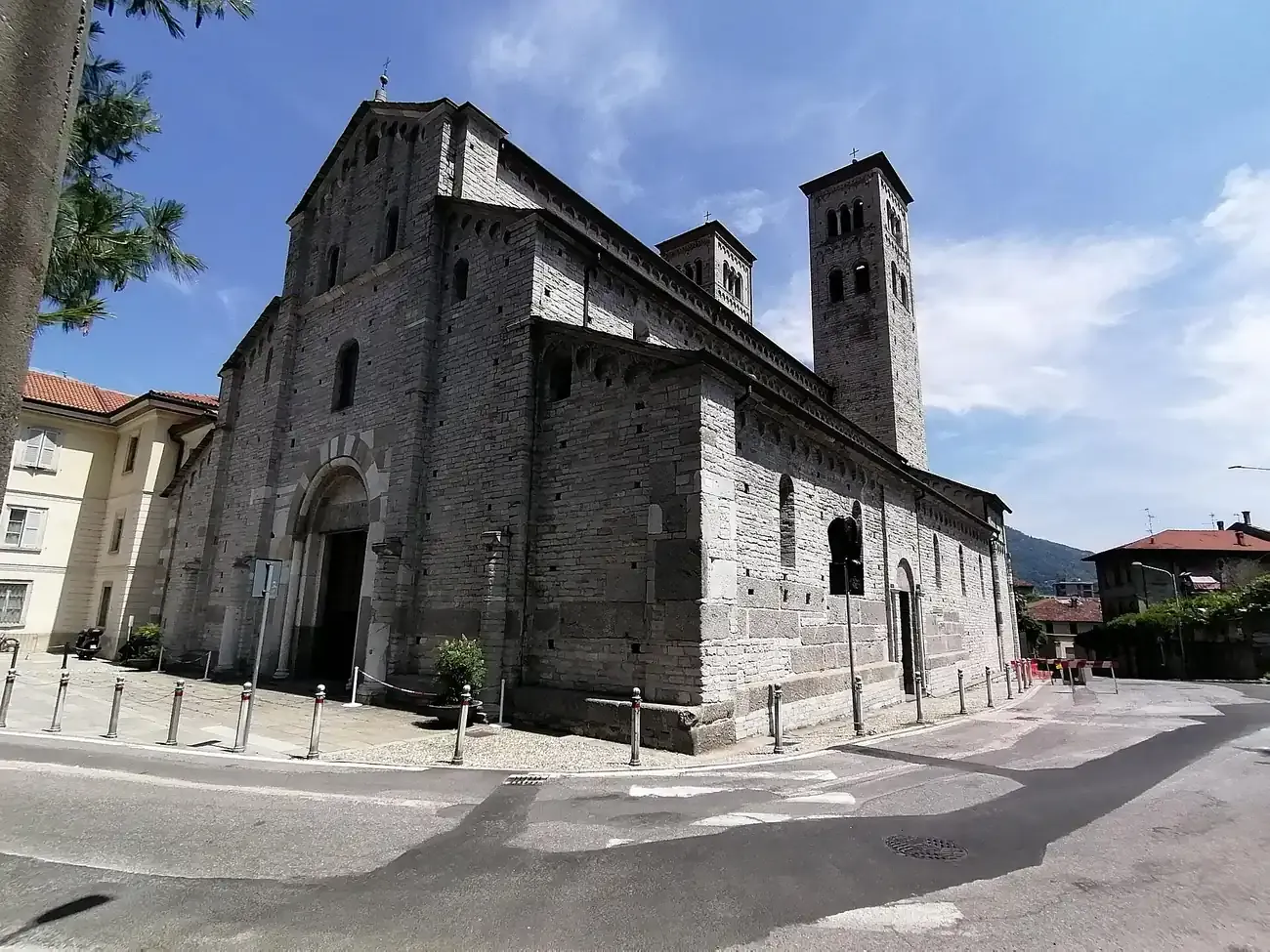 The grey stone Romanesque exterior of the Basilica di Sant'Abbondio in Como