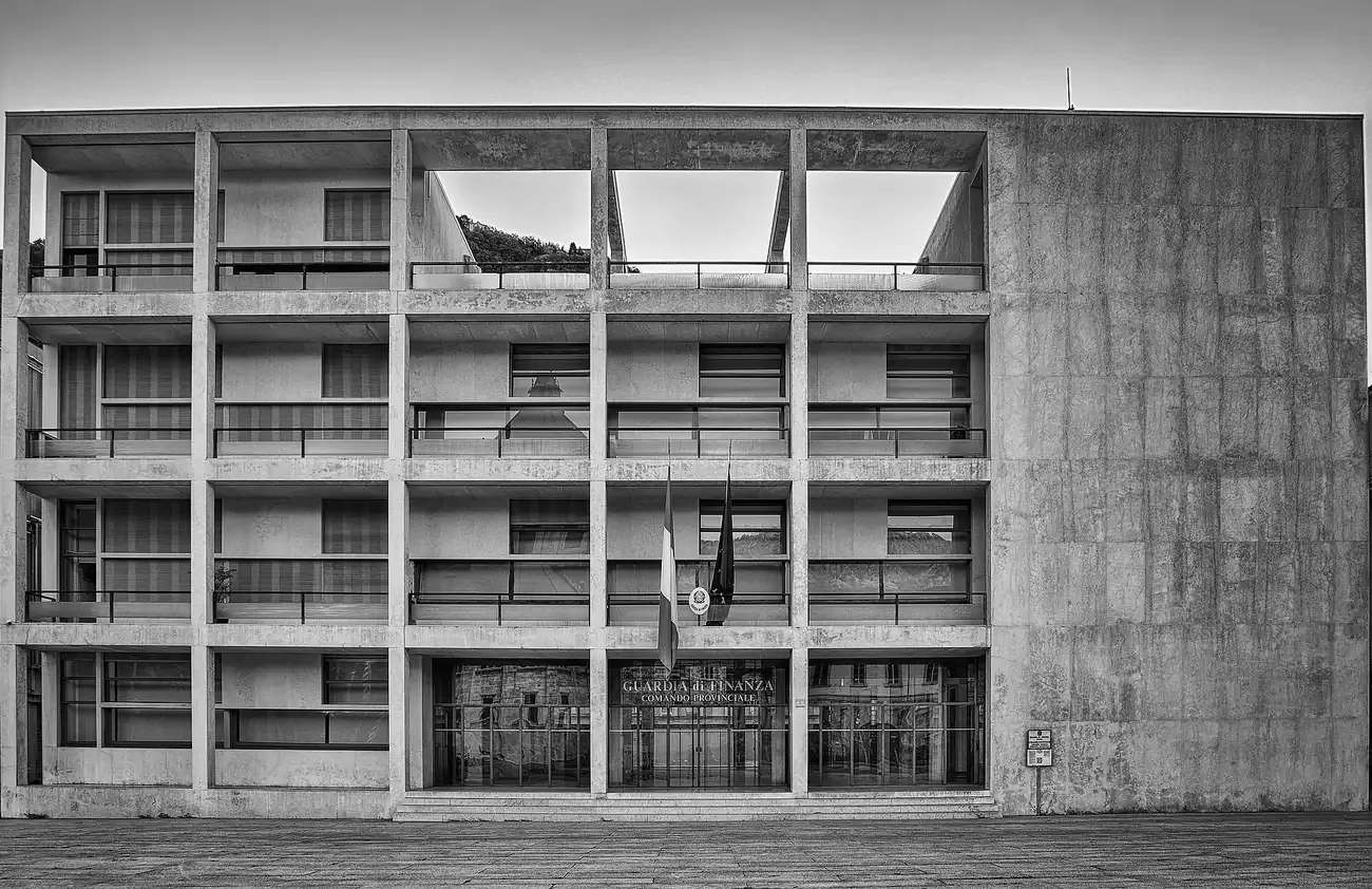 Black and white front view of the Casa del Fascio facade in Como