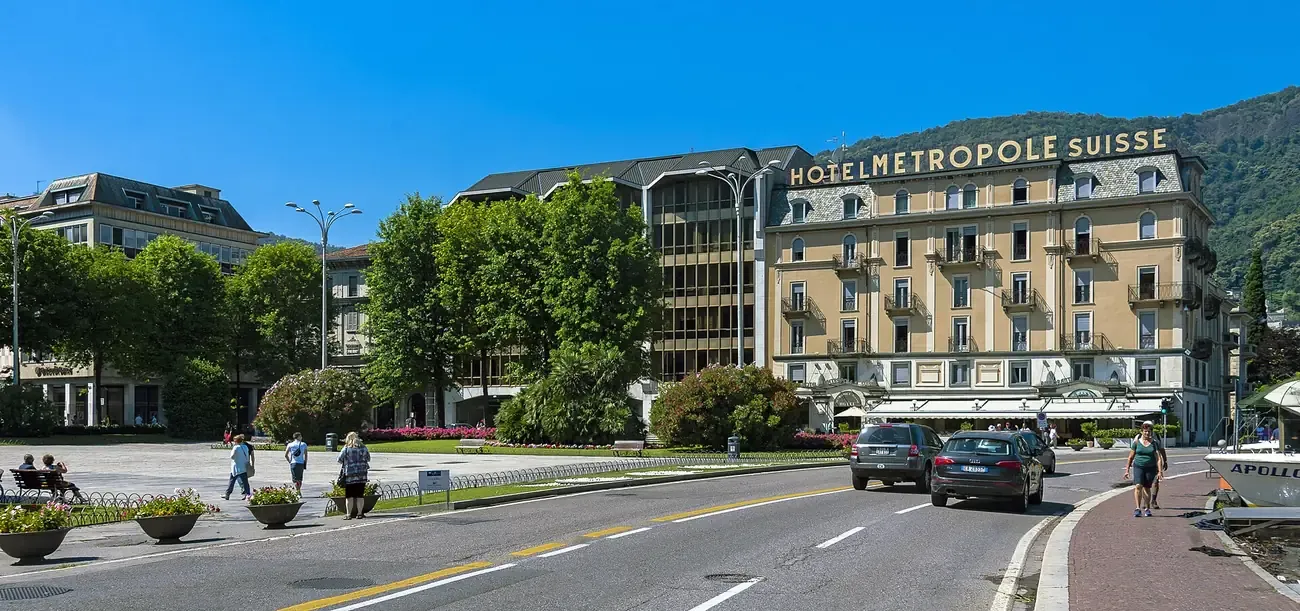 The Hotel Metropole Suisse and the open space of Piazza Cavour on the Como lakefront