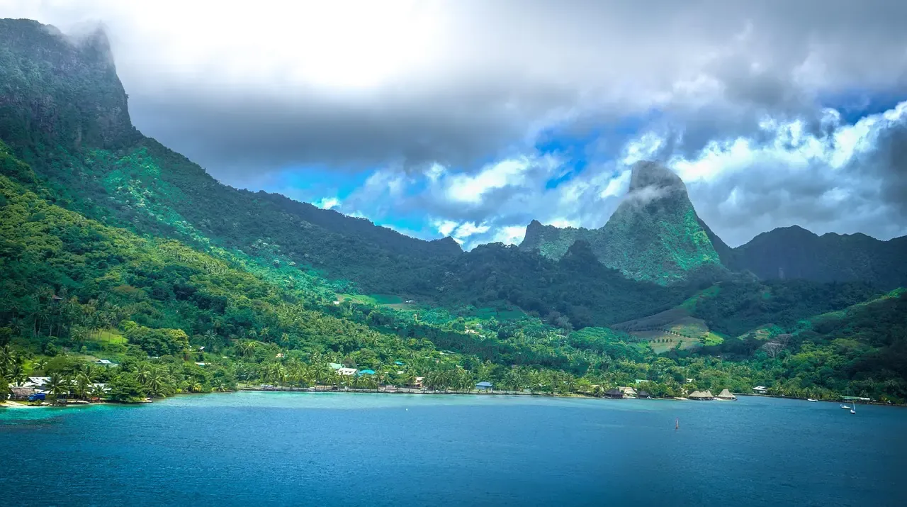 Cook's Bay below the green mountains of Moorea