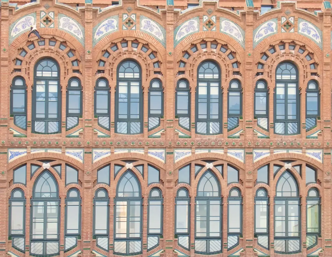 Arched windows and ceramic detail on the CosmoCaixa Barcelona facade