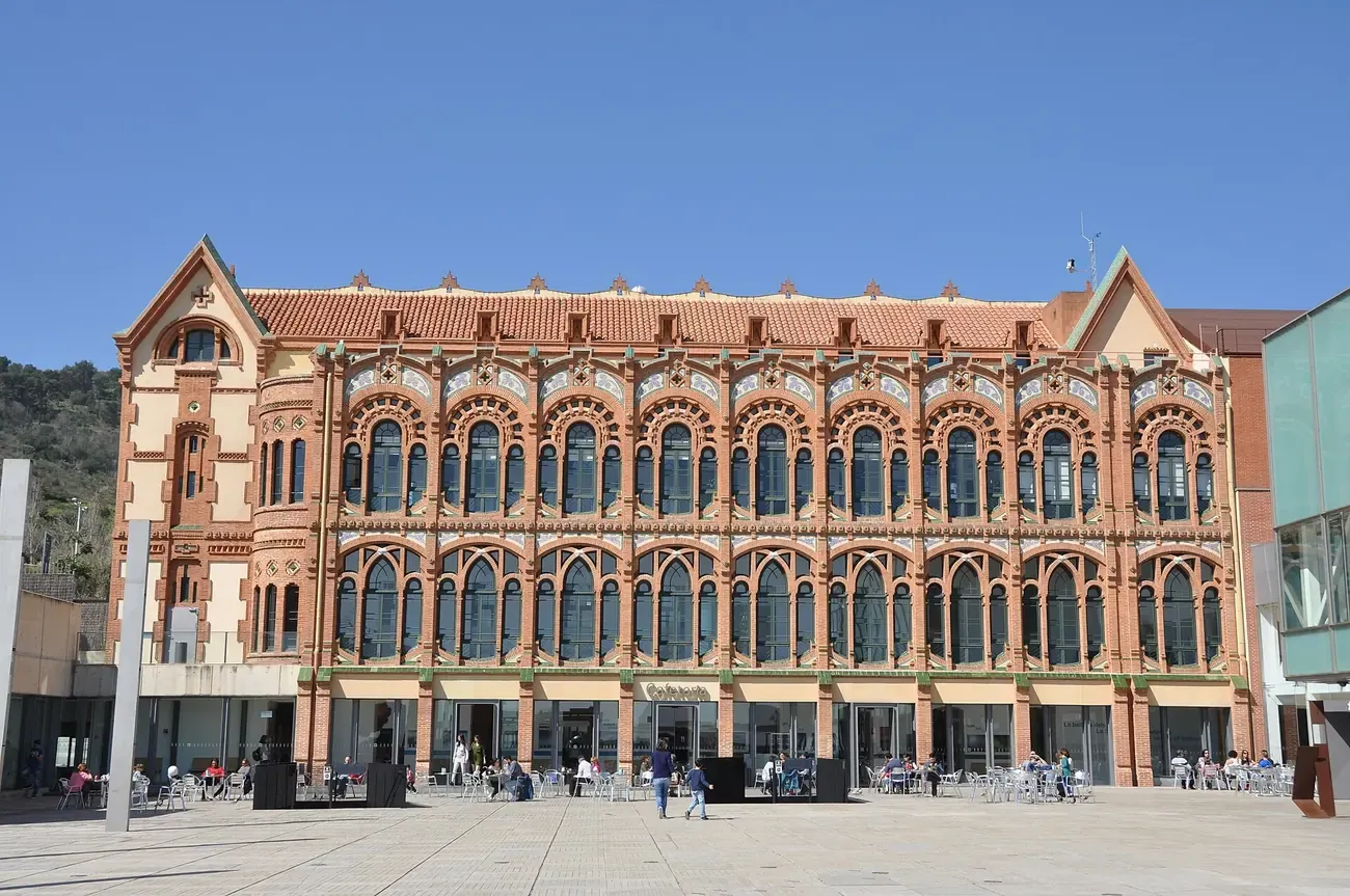 Upper storeys of the CosmoCaixa Barcelona facade