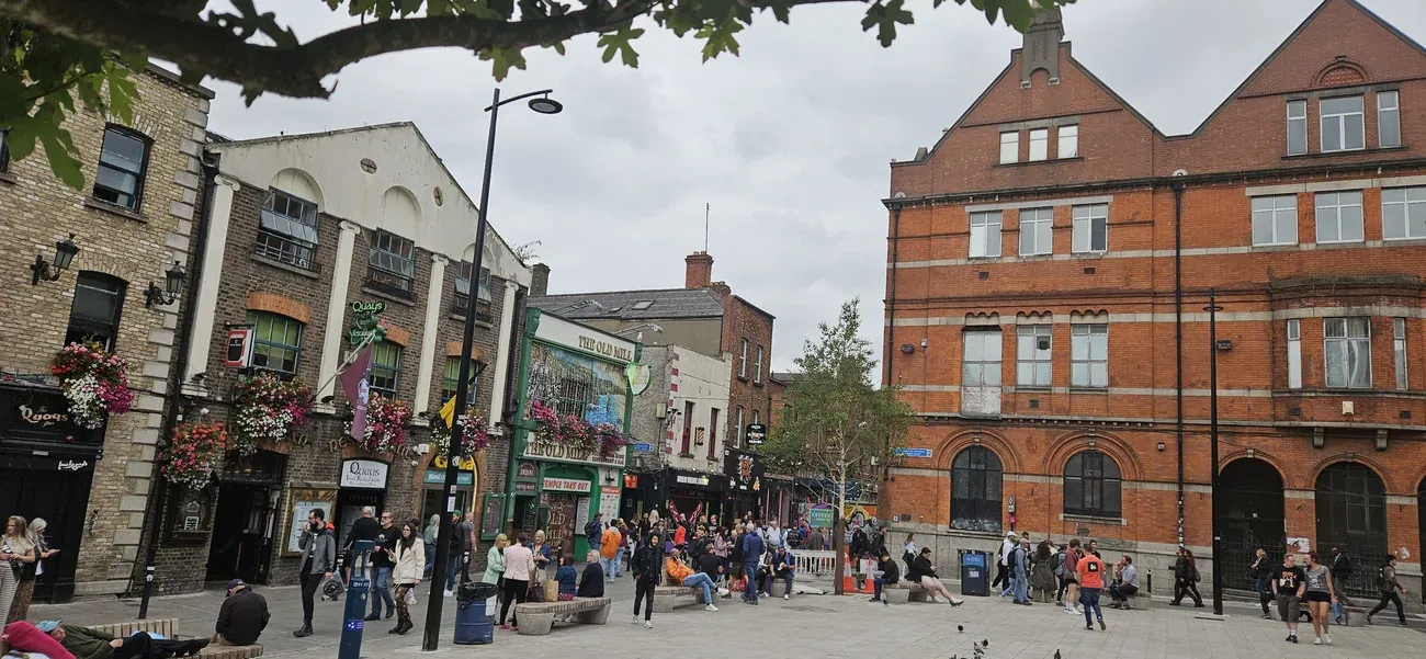 Temple Bar Square in Dublin with red-brick buildings around it