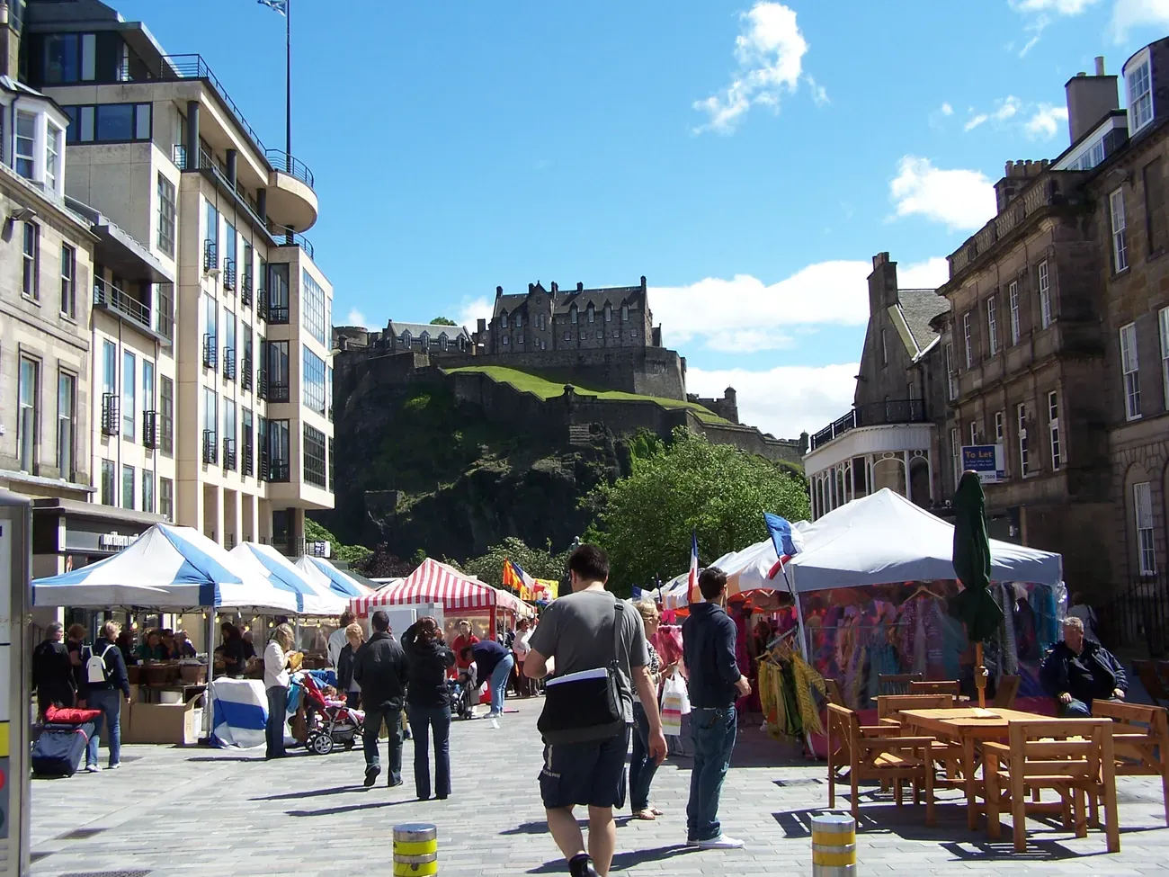 Market stalls on Castle Street in Edinburgh with Edinburgh Castle on its rock behind