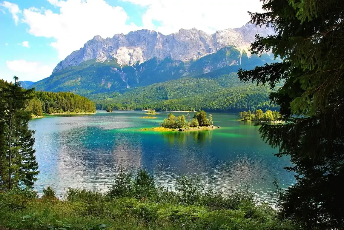 The Eibsee below the Zugspitze massif near Garmisch-Partenkirchen