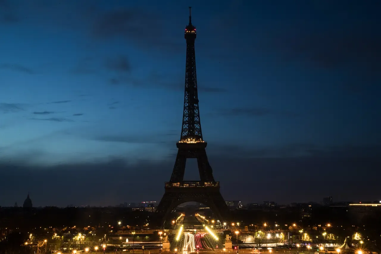 Eiffel Tower light shows