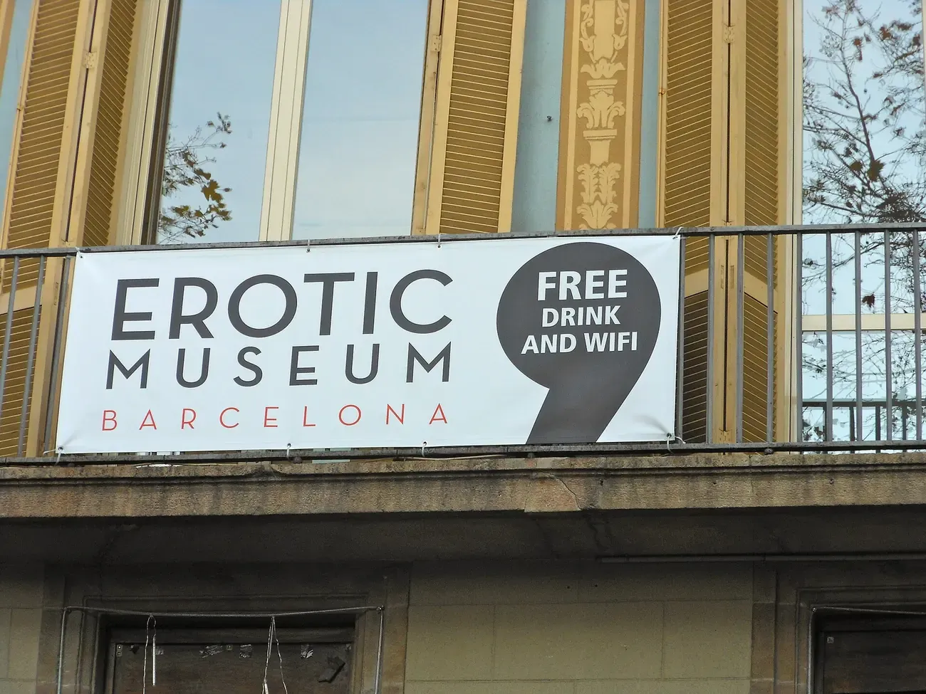 Erotic Museum Barcelona banner on its La Rambla balcony