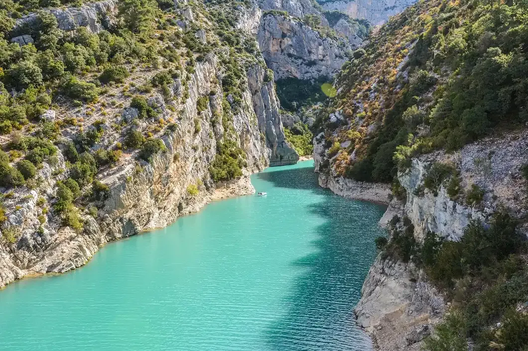 The turquoise Verdon river between the limestone cliffs of the Gorges du Verdon in Provence