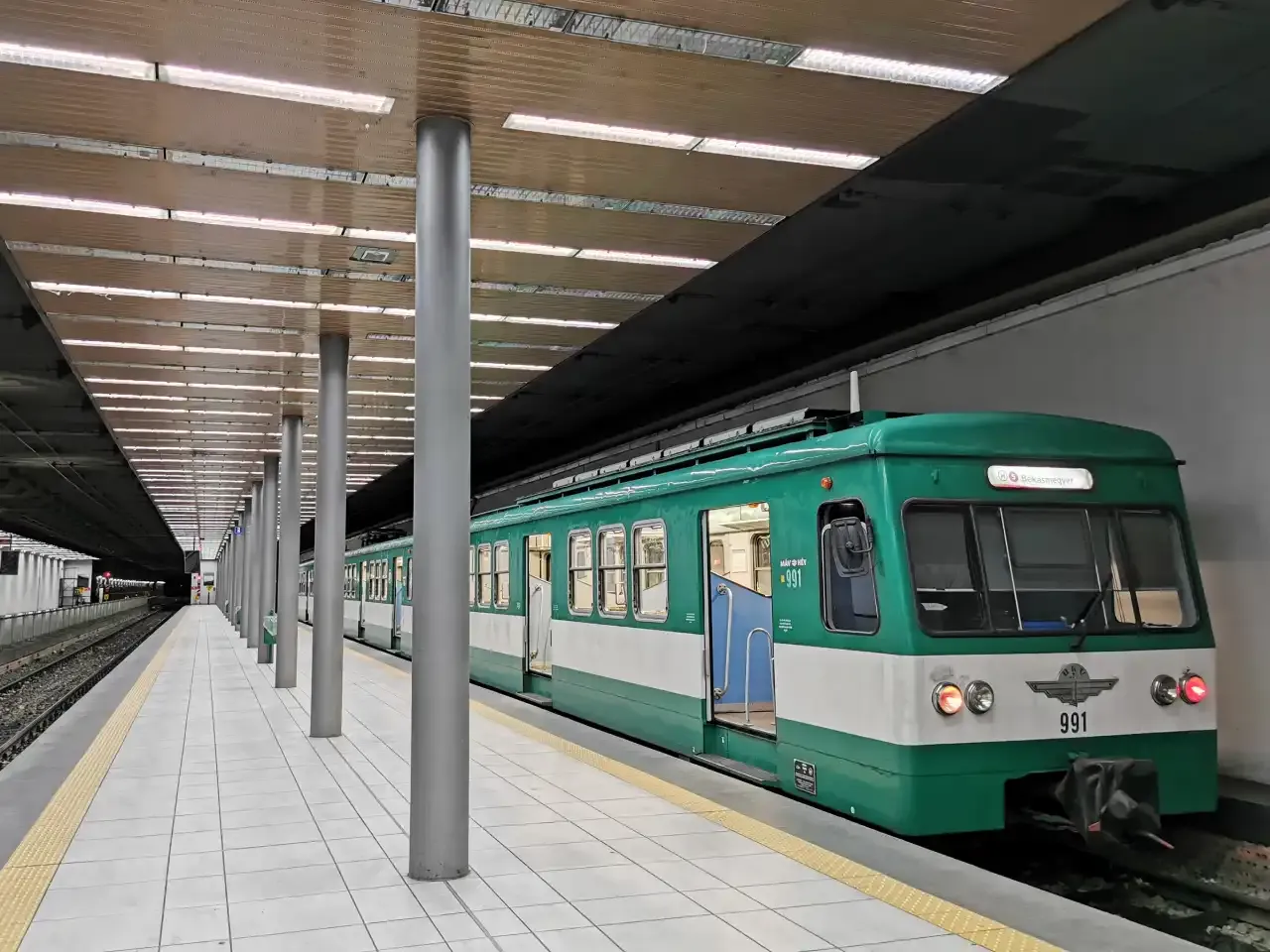 H5 train Budapest