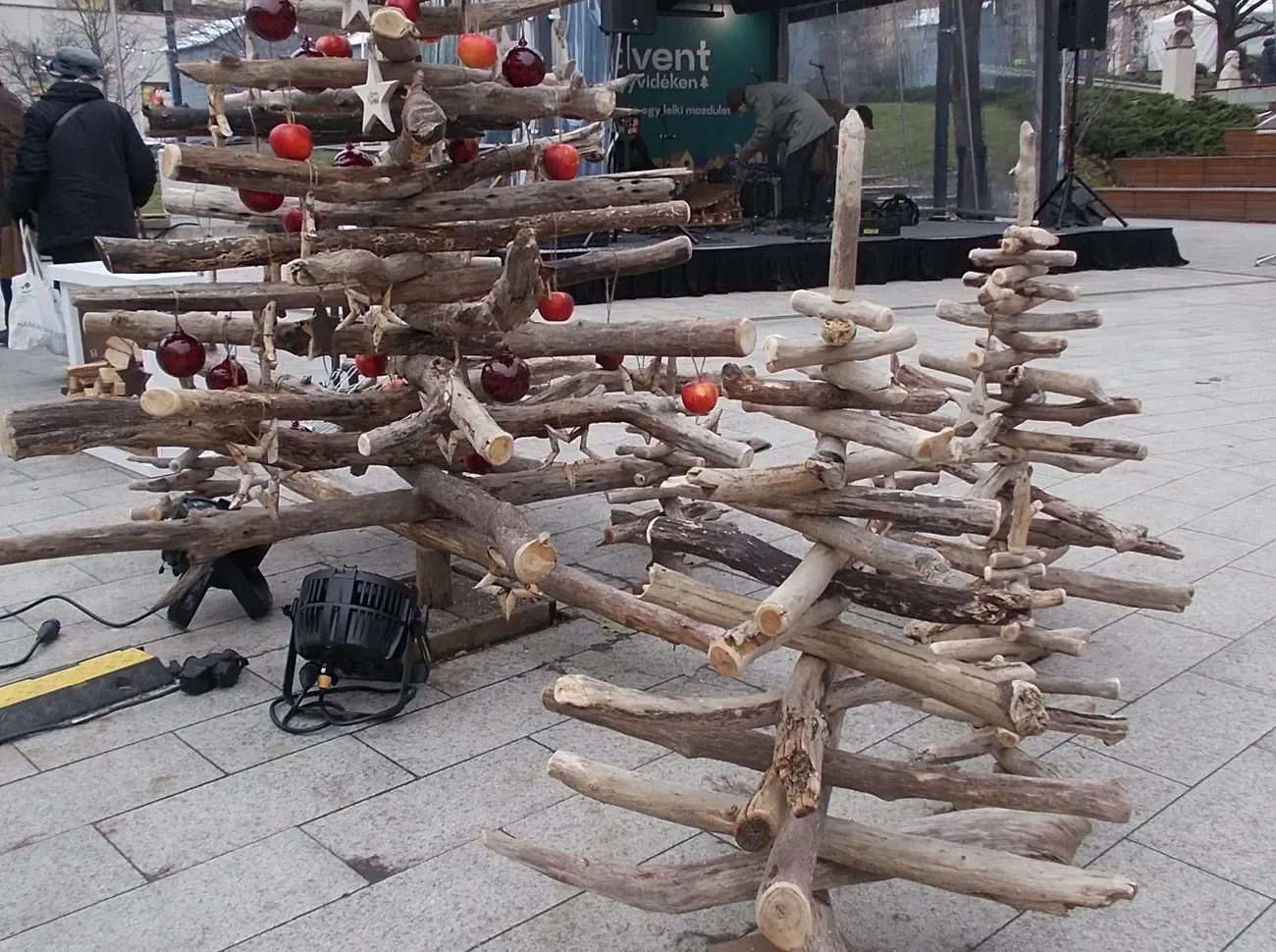 A Christmas tree made of driftwood with red baubles on Városháza tér in Hegyvidék, Budapest