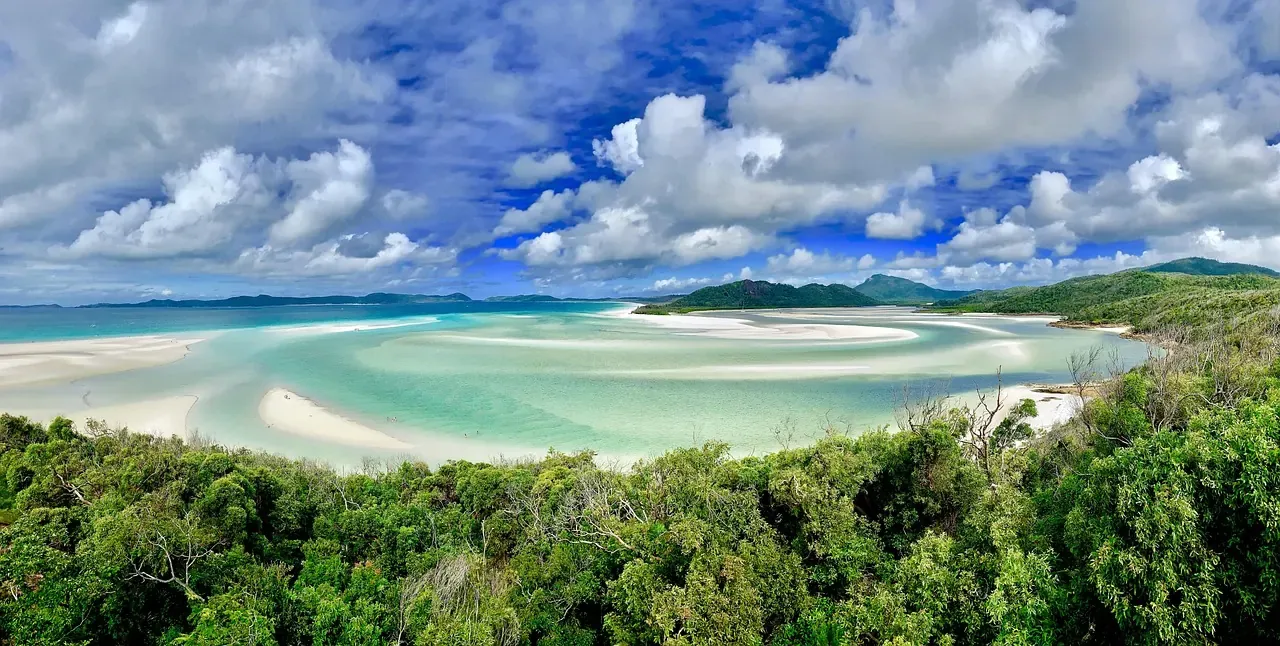 The swirling white sands of Hill Inlet above Whitehaven Beach in the Whitsundays