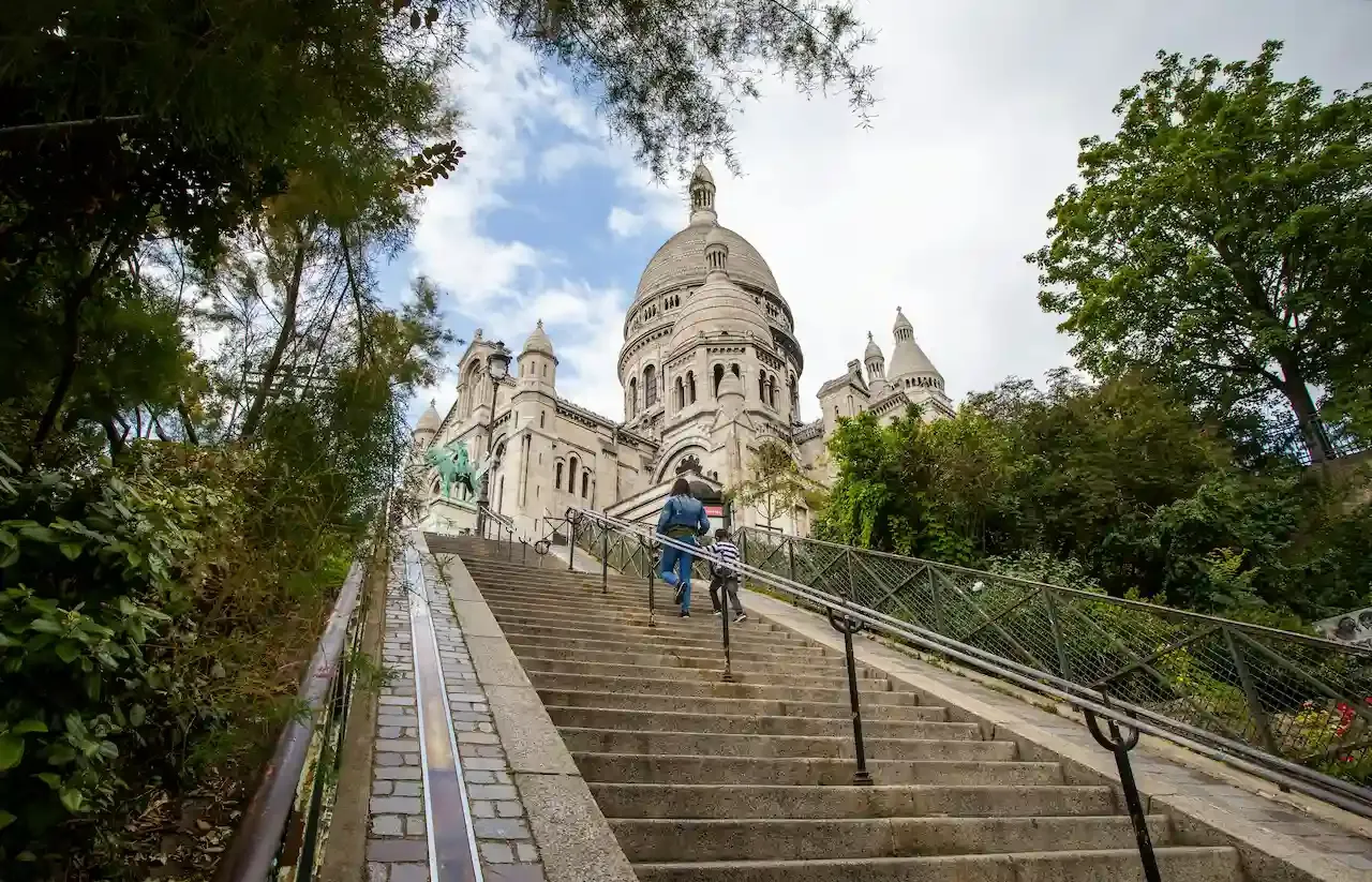 How to get to Montmartre on foot