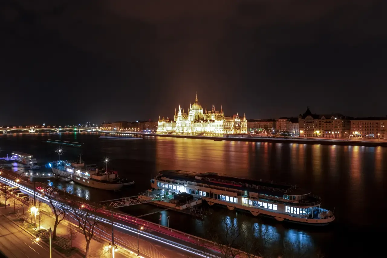 How to get to the Danube cruise