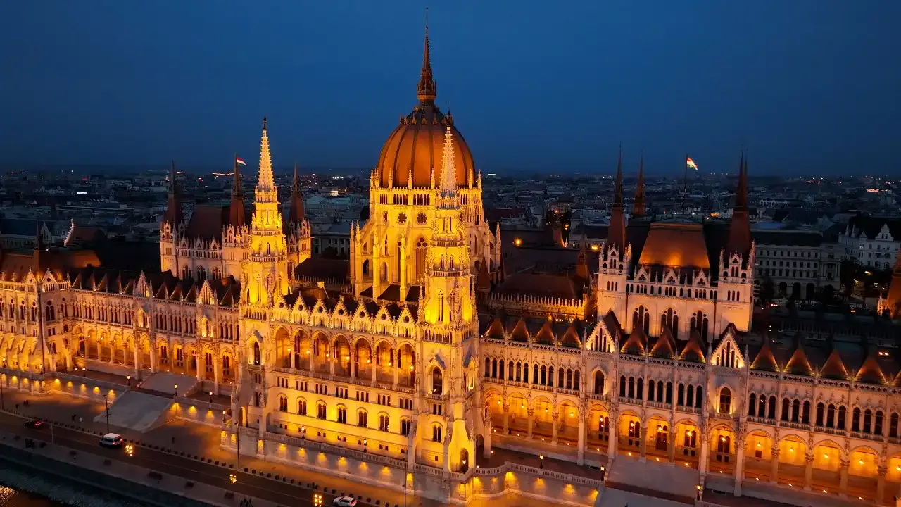Hungarian Parliament Building closing days
