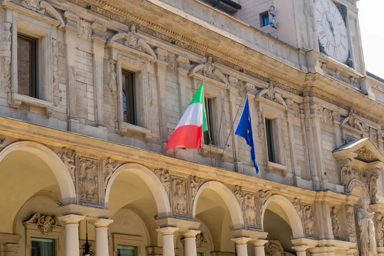 Italian flag at Palazzo Giureconsulti in Milan