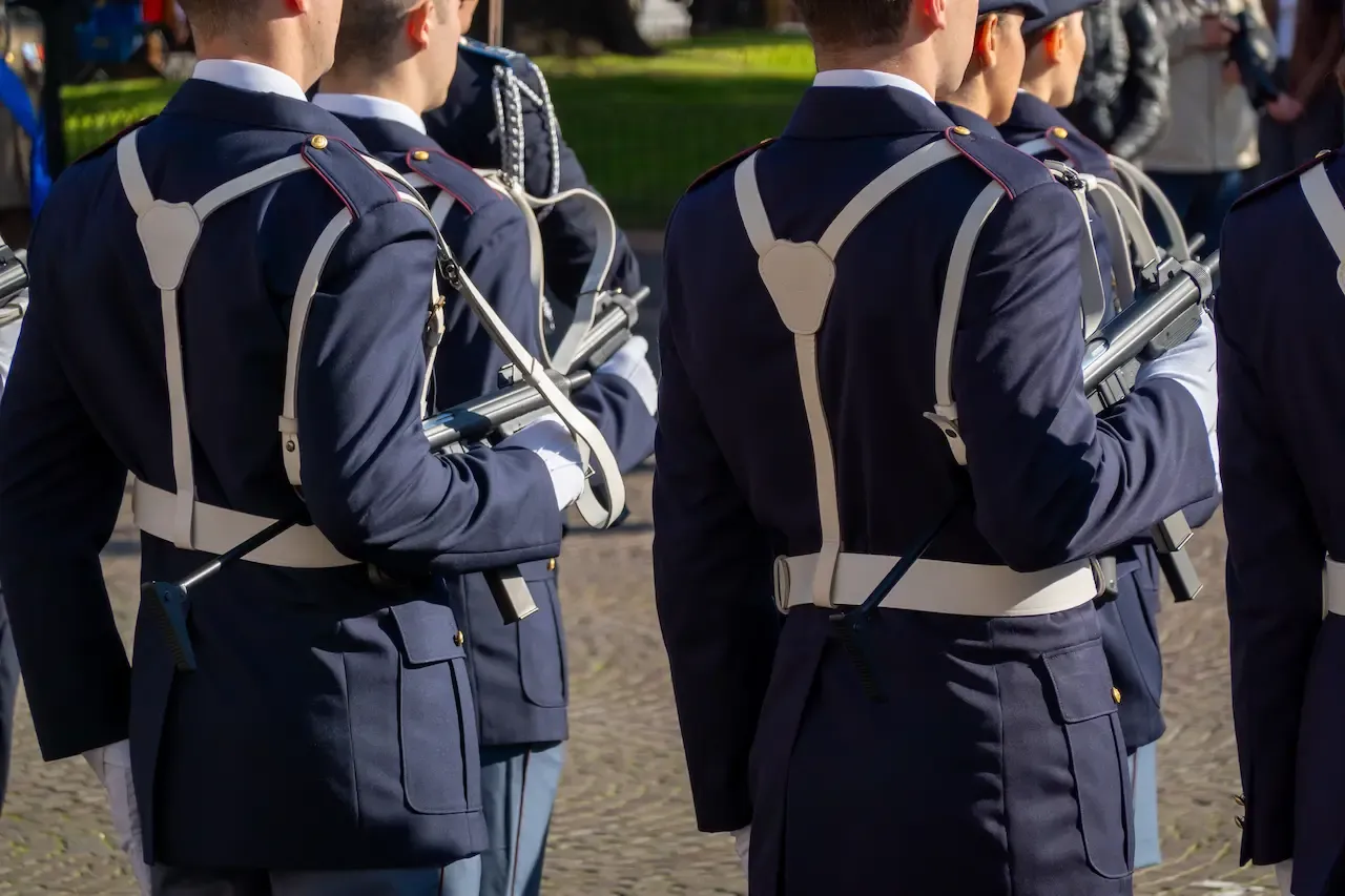 Italian soldiers in official uniforms