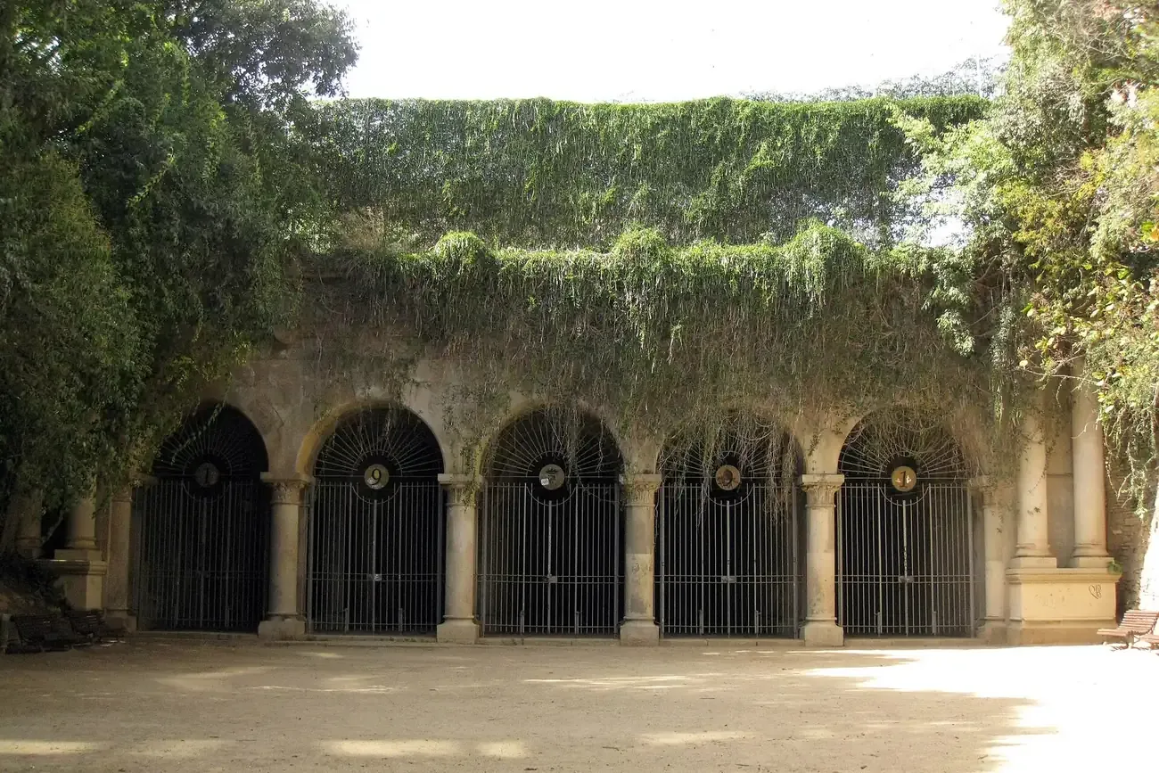 Ivy-covered arcade in the Jardins de Ca n'Altimira, Barcelona