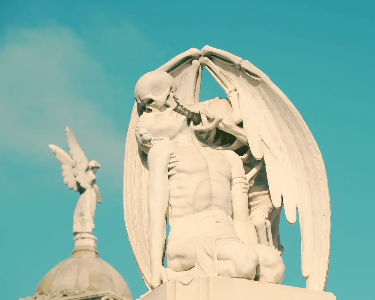 El Peto de la Mort (Kiss of Death) sculpture at Poblenou Cemetery in Barcelona