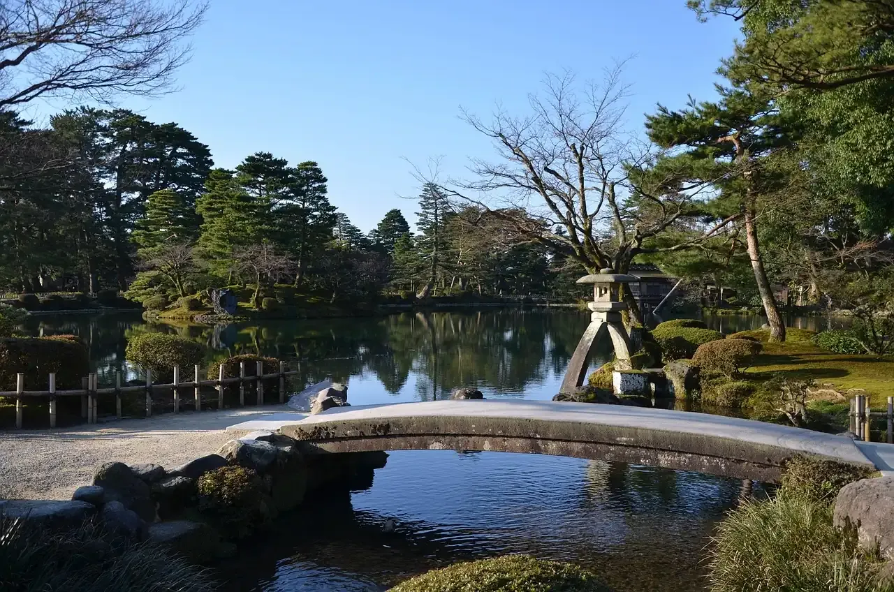 The two-legged Kotoji stone lantern beside the pond at Kenrokuen in Kanazawa