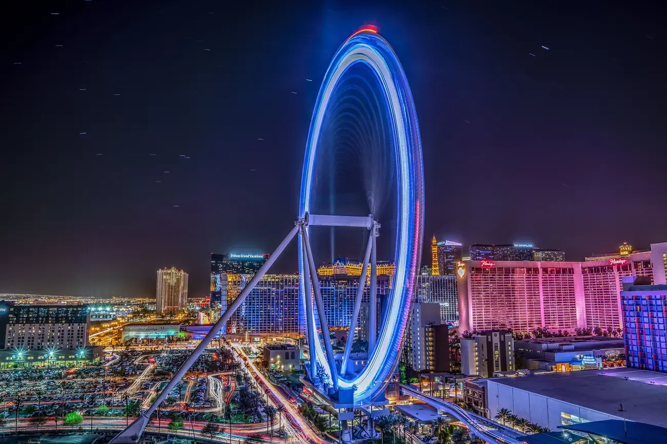 The High Roller observation wheel lit up at night in Las Vegas
