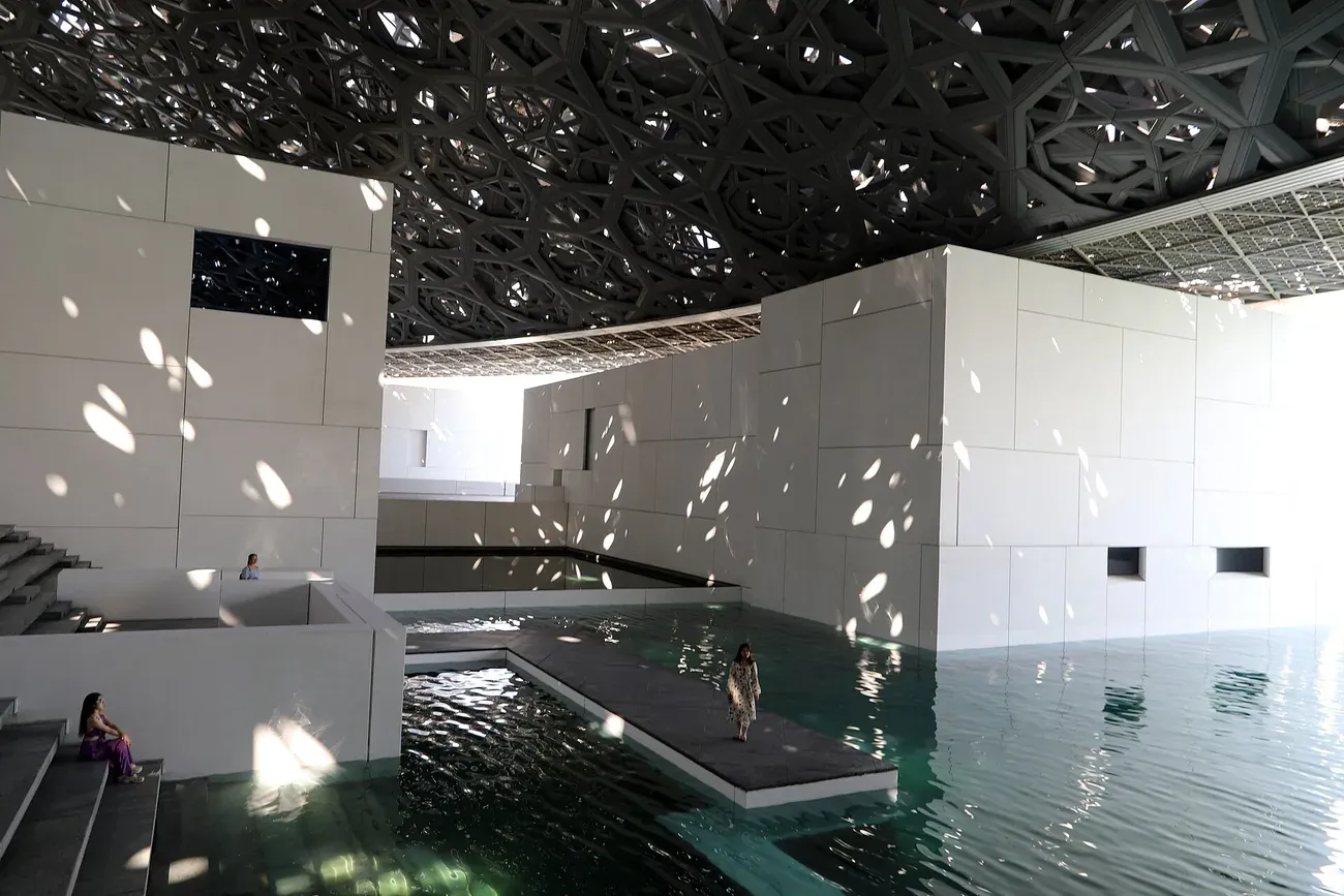 White gallery blocks under the dome of Louvre Abu Dhabi