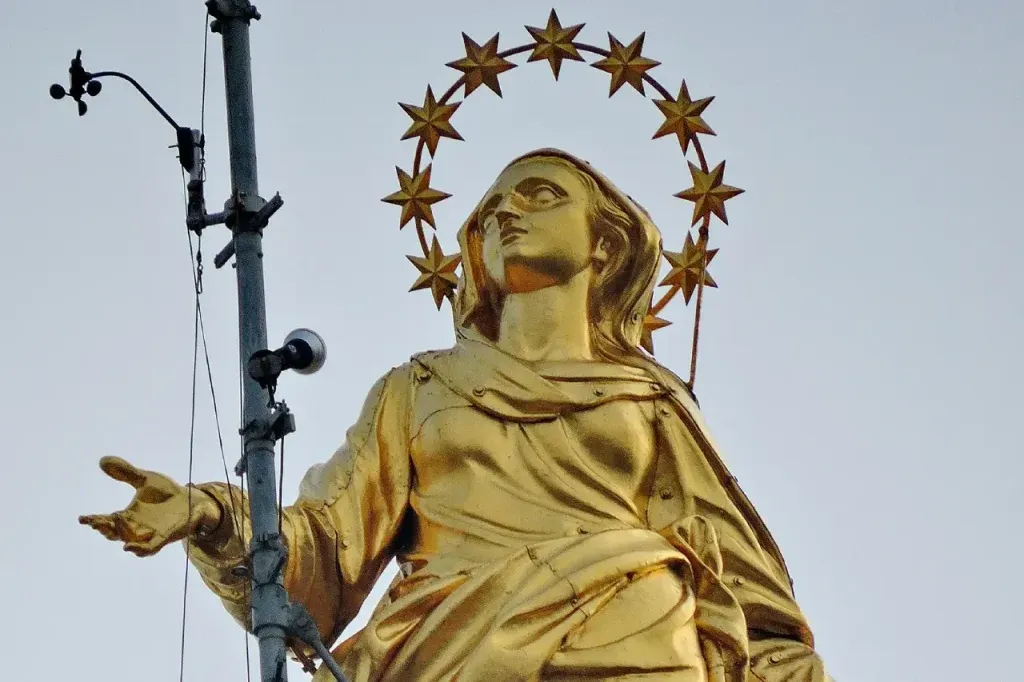 Madonnina in detail