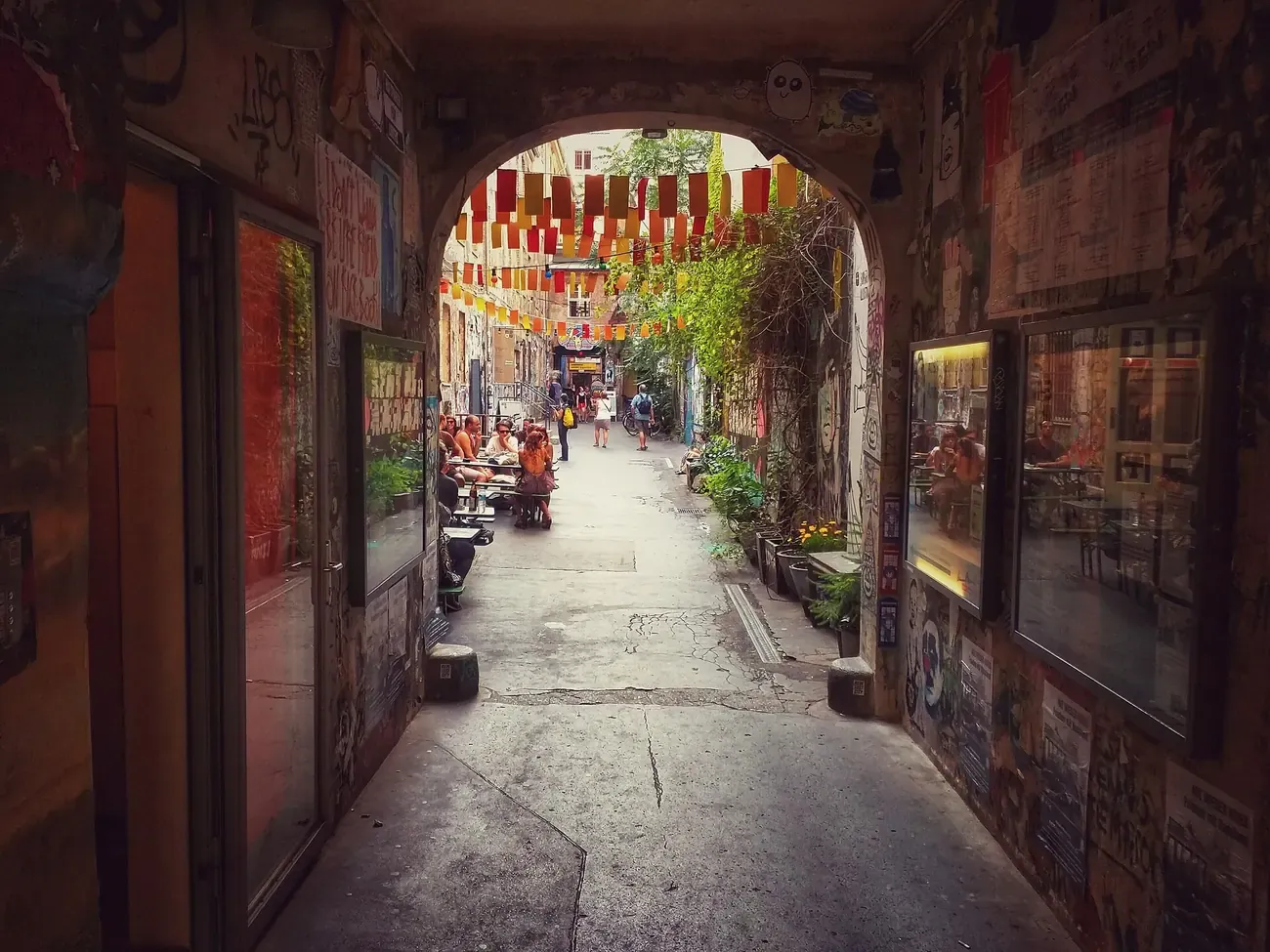 The archway entrance from Rosenthaler Strasse into the Haus Schwarzenberg courtyard where Monsterkabinett is staged