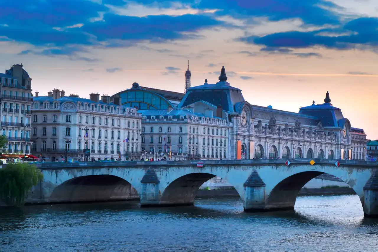 Musée d'Orsay at night