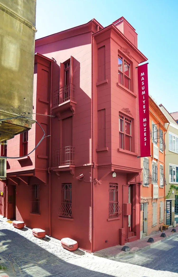 The red wooden facade of the Museum of Innocence in Çukurcuma, Istanbul, with its Masumiyet Müzesi banner