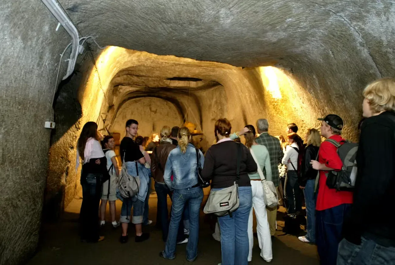 Naples Underground Guided Tour with Pizza and Drink