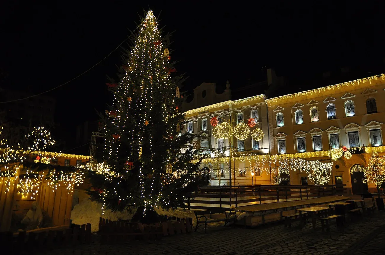 Fő tér in Óbuda at night, with a lit Christmas tree and Christmas lights on the buildings around the square