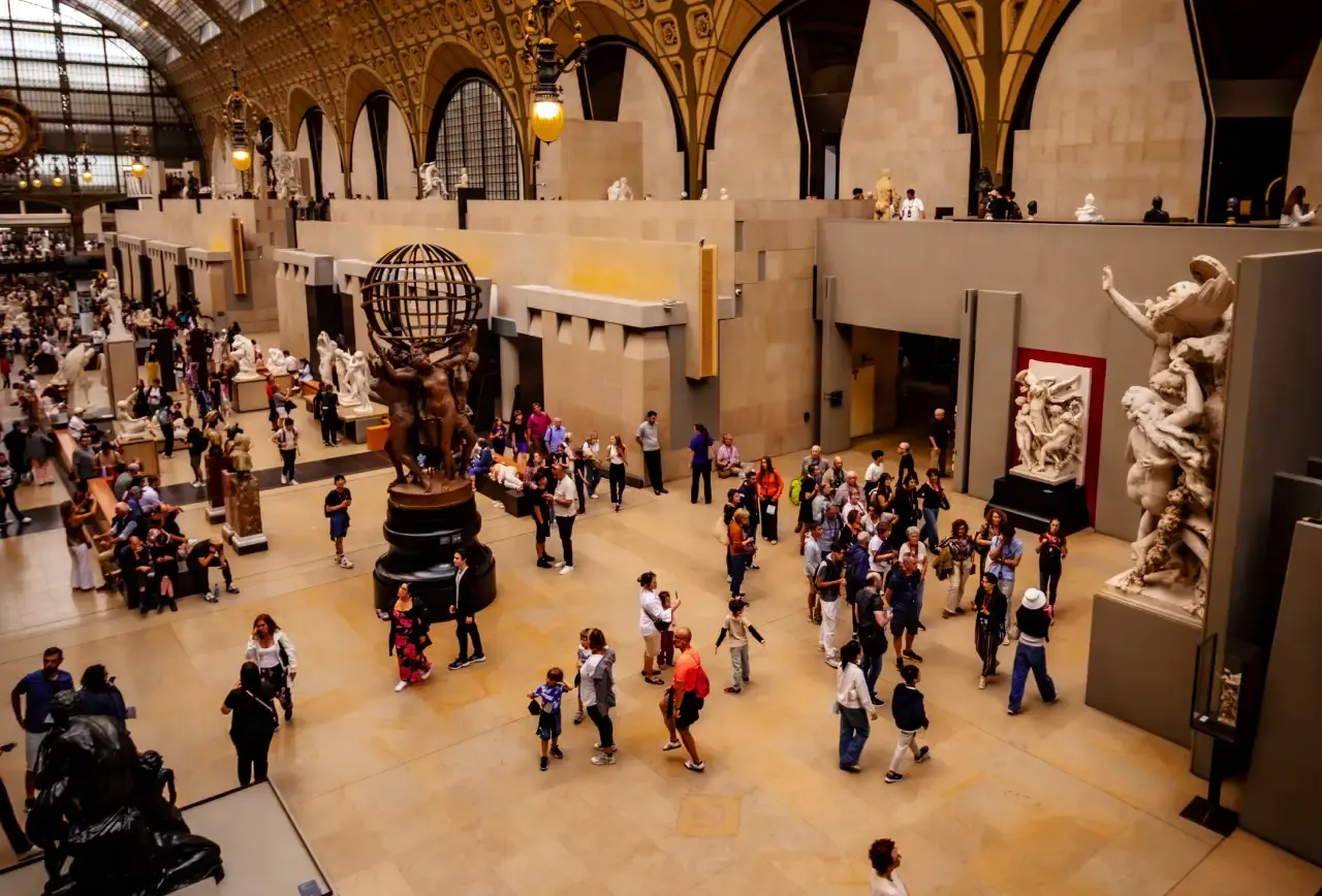 Panoramic view of the main hall of the Musée d'Orsay