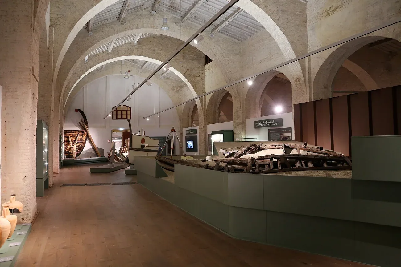A vaulted gallery with a Roman ship hull in the Museum of the Ancient Ships of Pisa