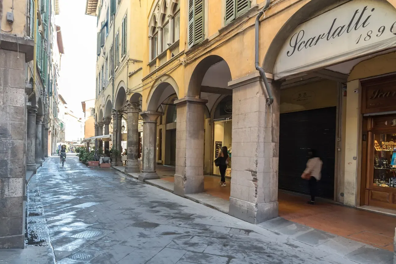 The arcades and shopfronts of Borgo Stretto in Pisa