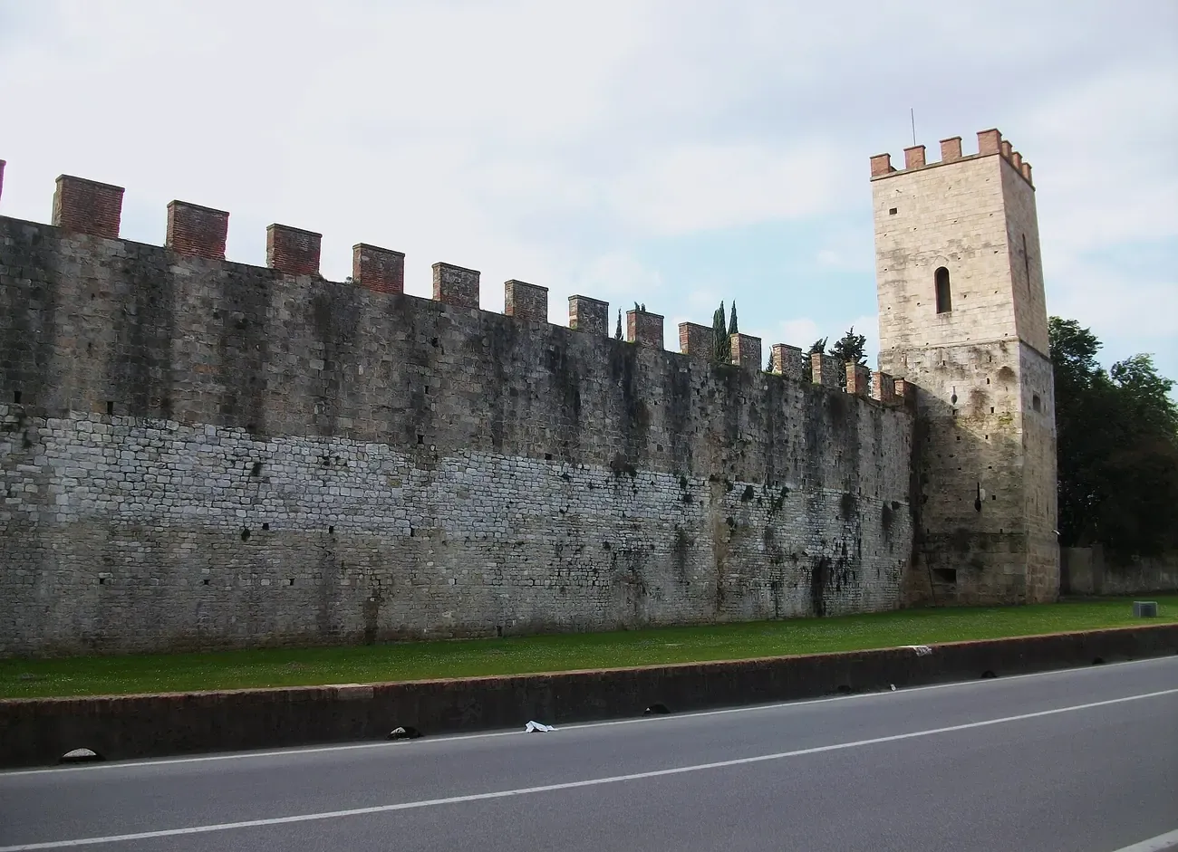 The crenellated medieval walls of Pisa and the Santa Maria tower