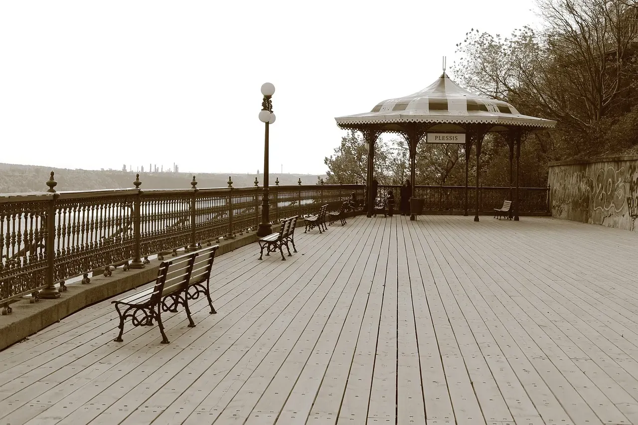 The Dufferin Terrace boardwalk above the St Lawrence in Old Quebec